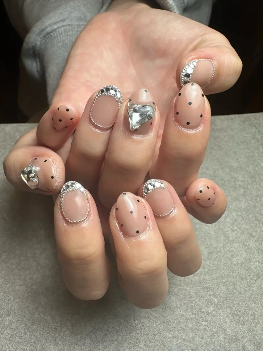 ネイル ガーリー キラキラネイル nailroom Anmie.のネイルデザイン