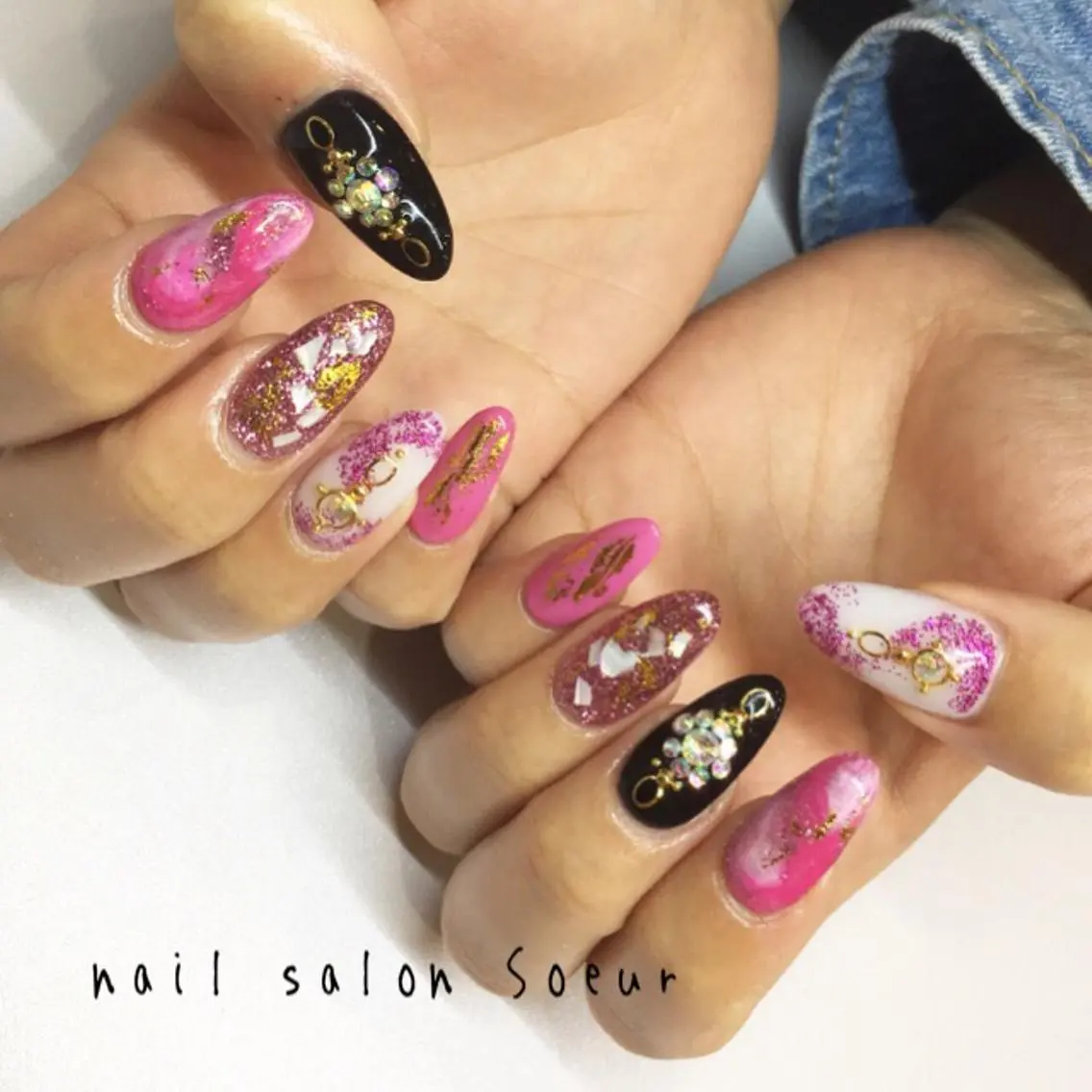 ネイル ゴールド キラキラネイル 持ち込み ピンク スカルプネイル ハンドネイル nail salon Soeurのネイルデザイン