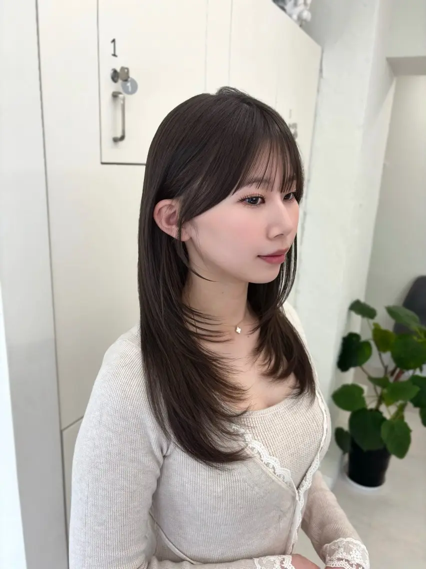 セミロング カット トリートメント mei / レイヤー 顔まわり 🤍のヘアスタイル