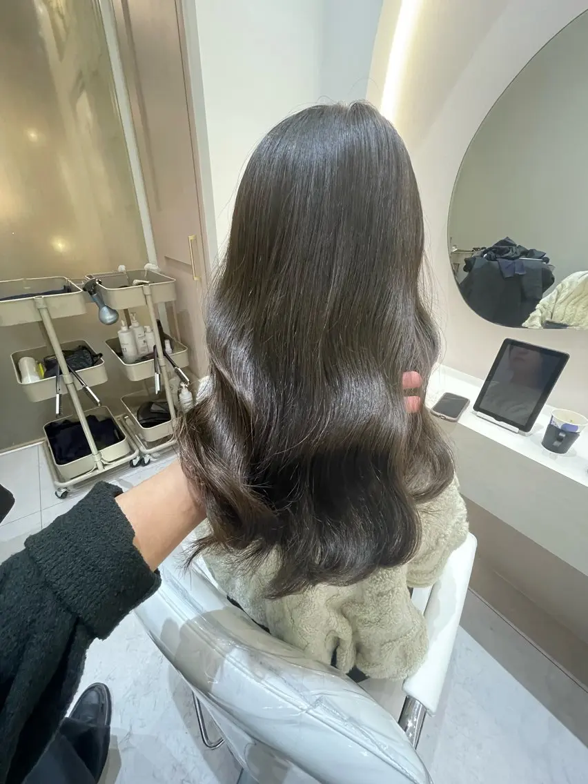 ロング カラー ベージュカラー オリーブベージュ 髪質改善 艶髪専門美容師 梅村晋平のヘアスタイル