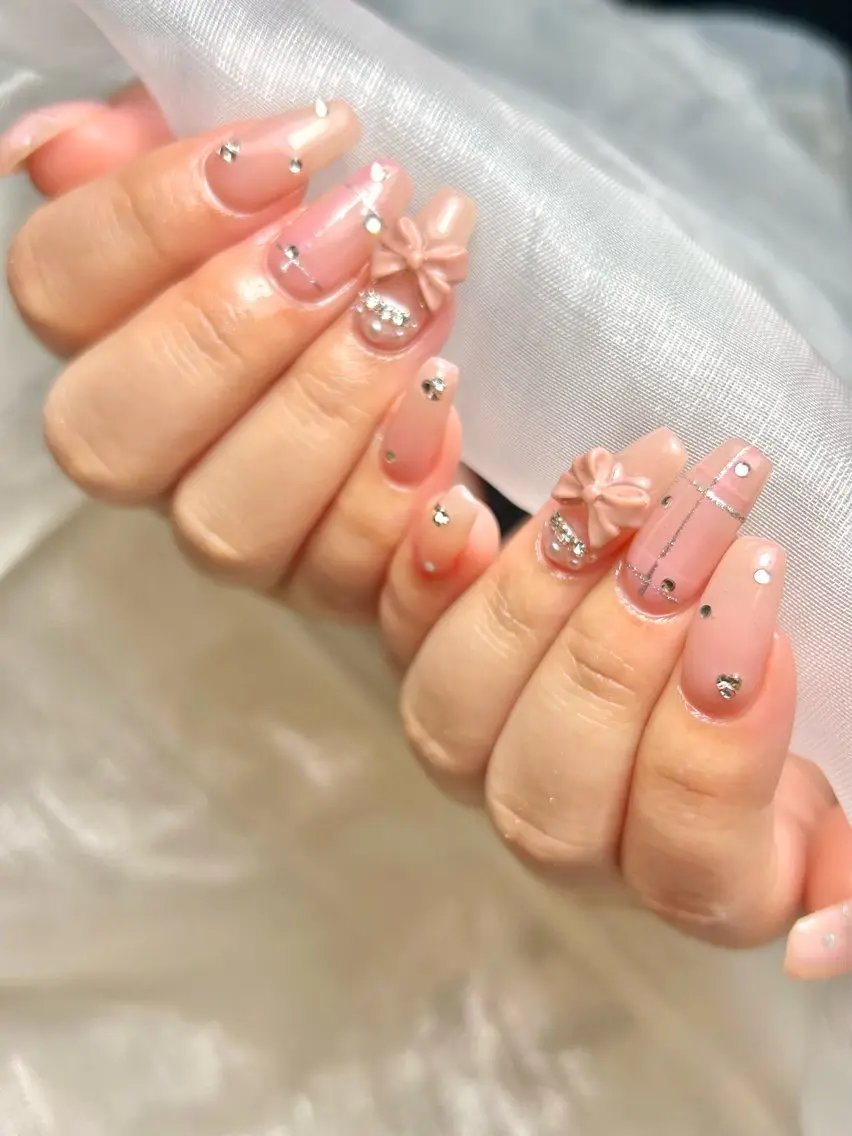 ネイル ピンク ストーンネイル ハンドネイル Nailsalon MONA.のネイルデザイン