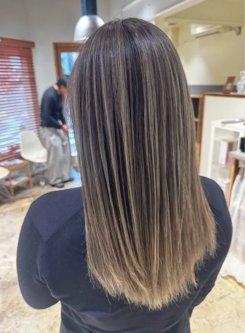 セミロング カラー バレイヤージュ レイヤーカット 園田 将士のヘアスタイル