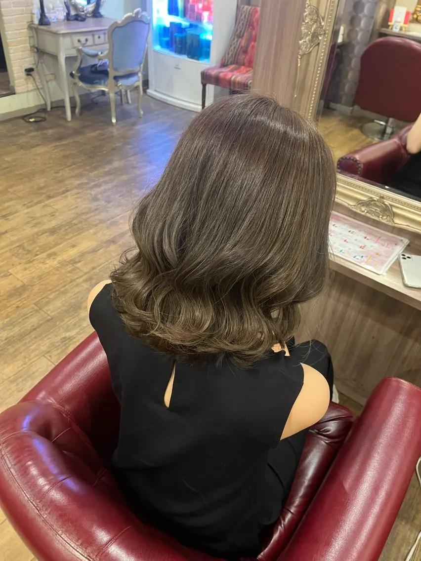 ミディアム カラー ベージュカラー オリーブベージュ ROI 🫧KANAMIのヘアスタイル
