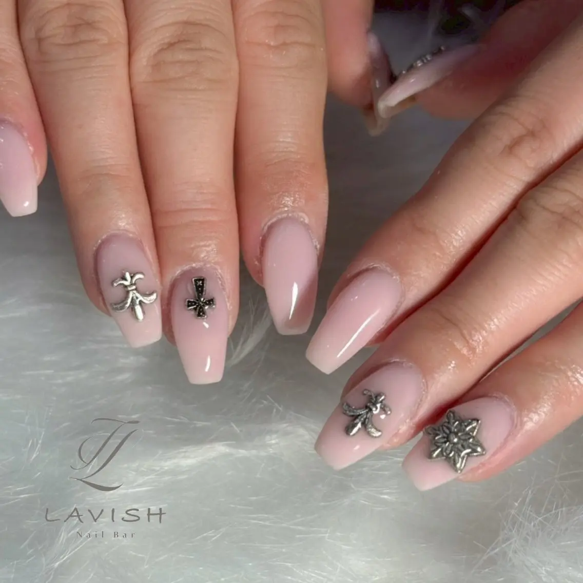 ネイル ハンドネイル フットネイル LAVISH nanamiのネイルデザイン