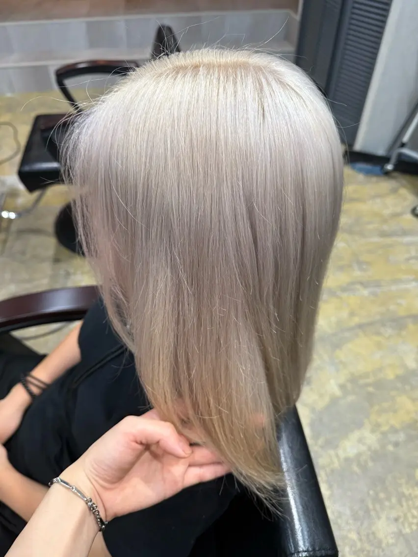 カラー ベージュカラー ホワイトベージュ ルシ🎨/ハイトーン デザイン/髪質改善のヘアスタイル