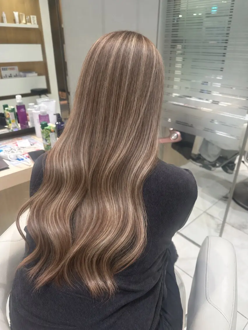🌿白髪ぼかしハイライト＋透明感カラー＋トリートメント180分の写真