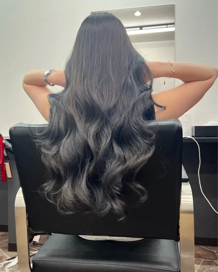 ロング レイヤーカット ヘアカラー トリートメント 藤本 翔己のヘアスタイル