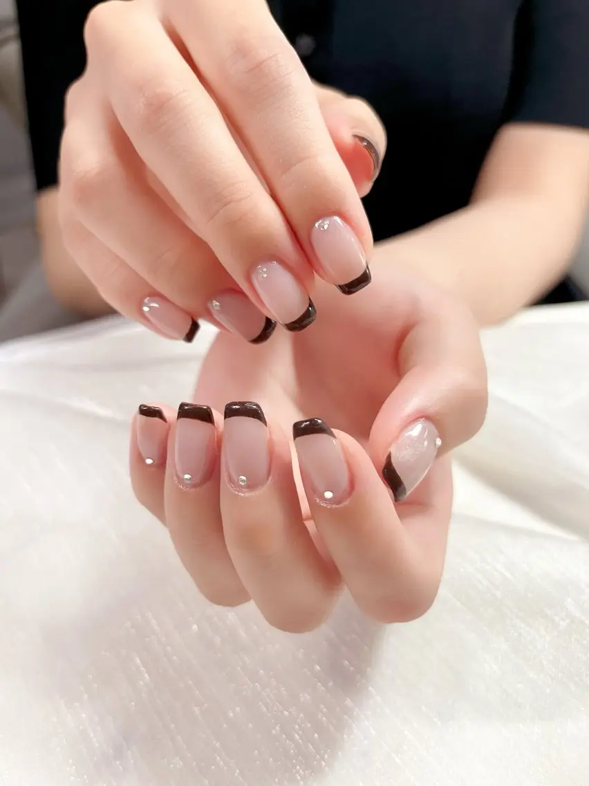 ネイル ブラウン フレンチネイル マグネットネイル ハンドネイル knail ＊RISA°.・のネイルデザイン