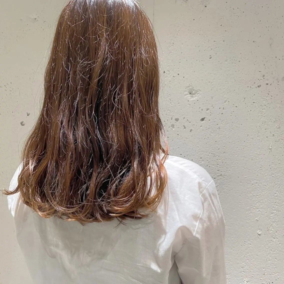 セミロング カジュアルを女っぽく 𝗮𝘆𝗮𝗰𝗼のヘアスタイル