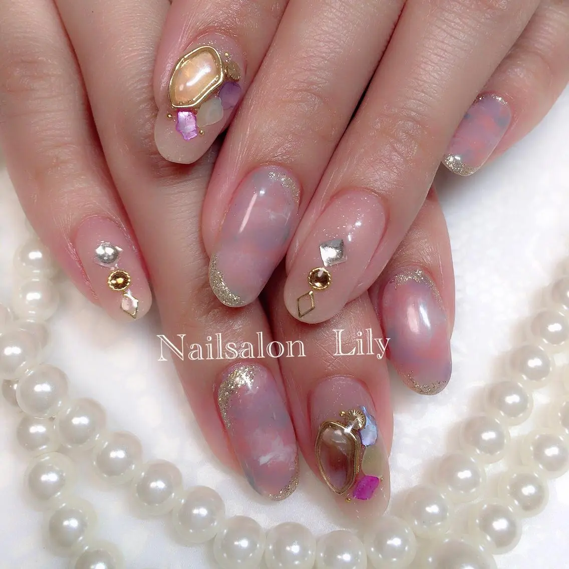 ネイル ストーンネイル Lily*nail 🌻Mii🌻のネイルデザイン