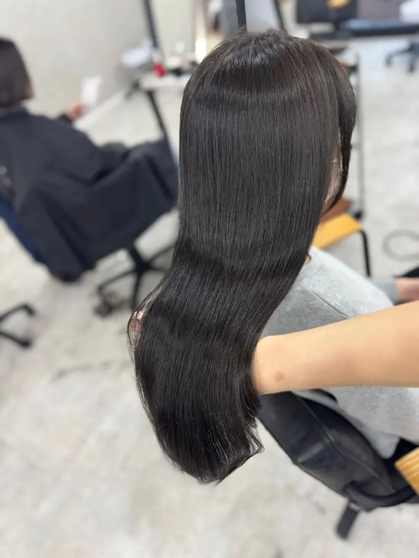 ロング カラー アッシュ アッシュブラウン ベージュカラー 黒髪 ブリーチ カット ヘアカラー トリートメント 赤み無し柔らかカラー 【梅田】madokaのヘアスタイル