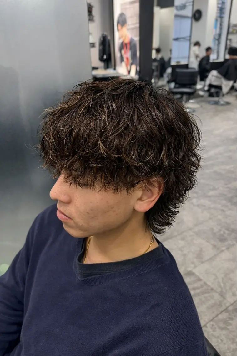 メンズ 波巻きパーマ メンズウルフカット ウルフカット カット パーマ 天野 愉月のヘアスタイル
