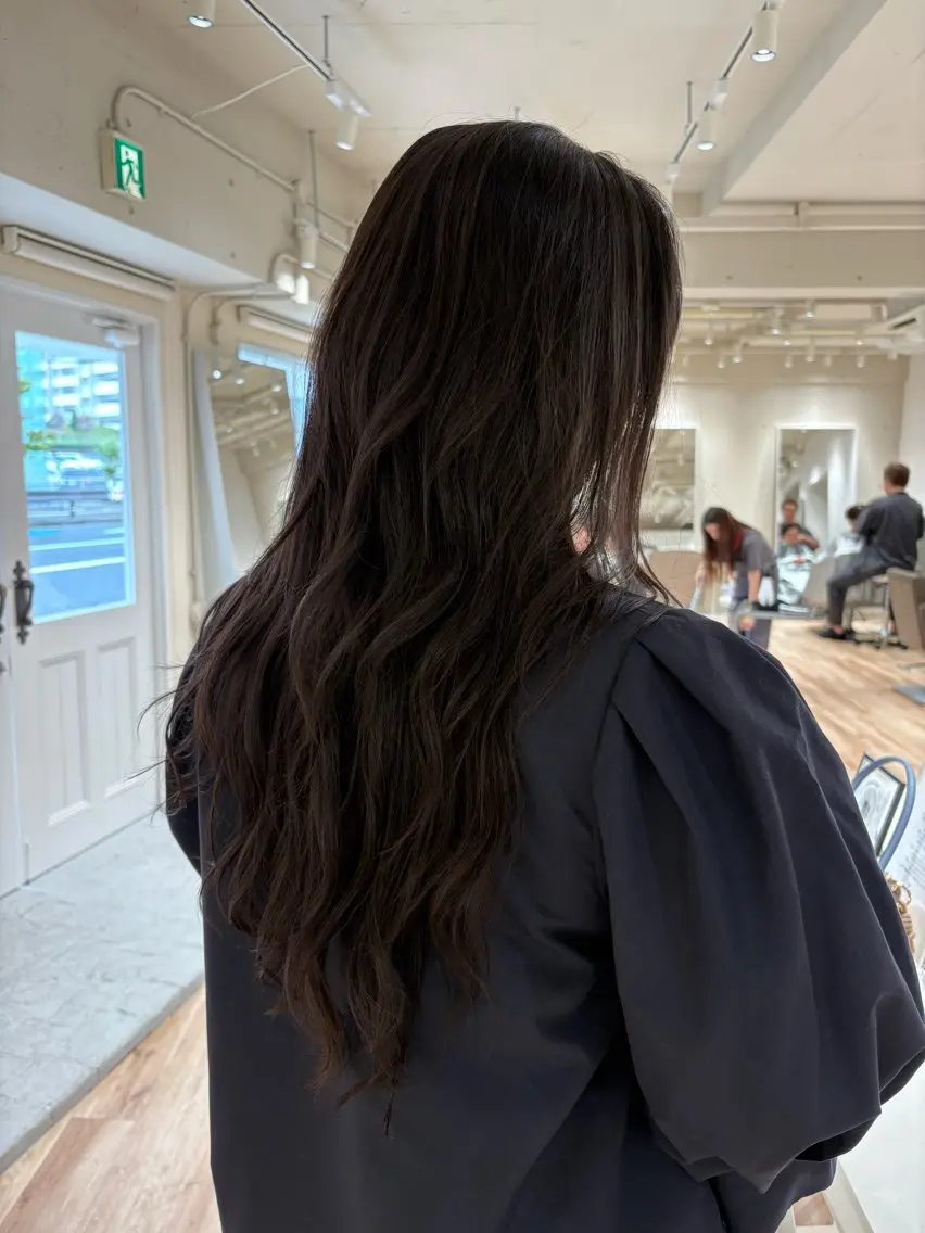 ロング レイヤーカット 与那嶺 亜美のヘアスタイル