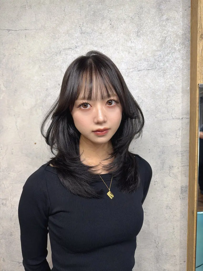 セミロング カラー ヘアアレンジ カット ヘアカラー トリートメント ヘッドスパ ヘアセット レイヤー／顔周り 韓国ヘア森田和貴のヘアスタイル