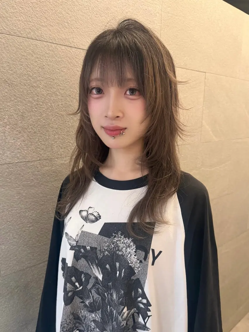 ロング she. momonoのヘアスタイル
