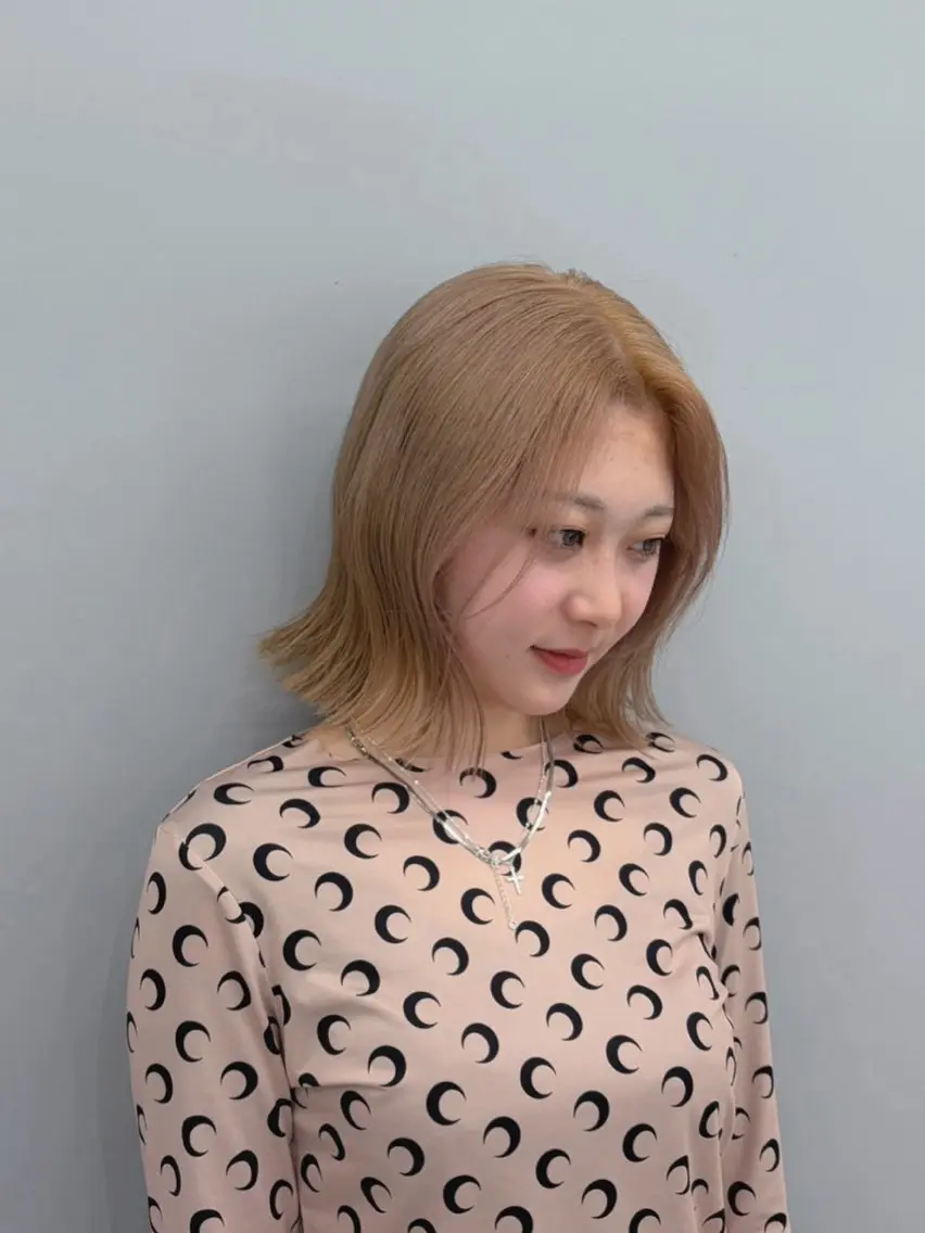 ミディアム ヘアカラー ハイトーン✖️ 縮毛矯正シュンペイのヘアスタイル