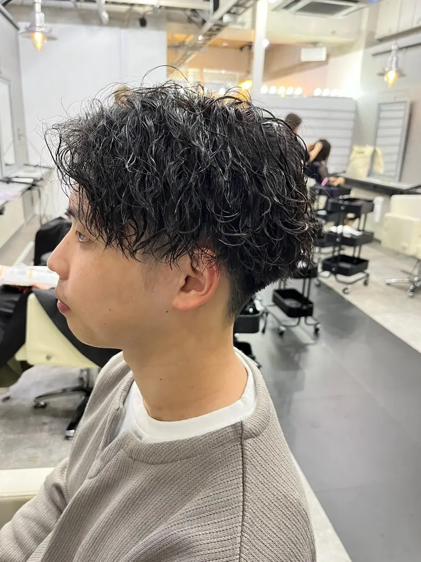 ショート パーマ メンズ メンズパーマ ツイストスパイラルパーマ スパイラルパーマ カット パーマ トリートメント ダブルカラー メンズパーマ大成のヘアスタイル