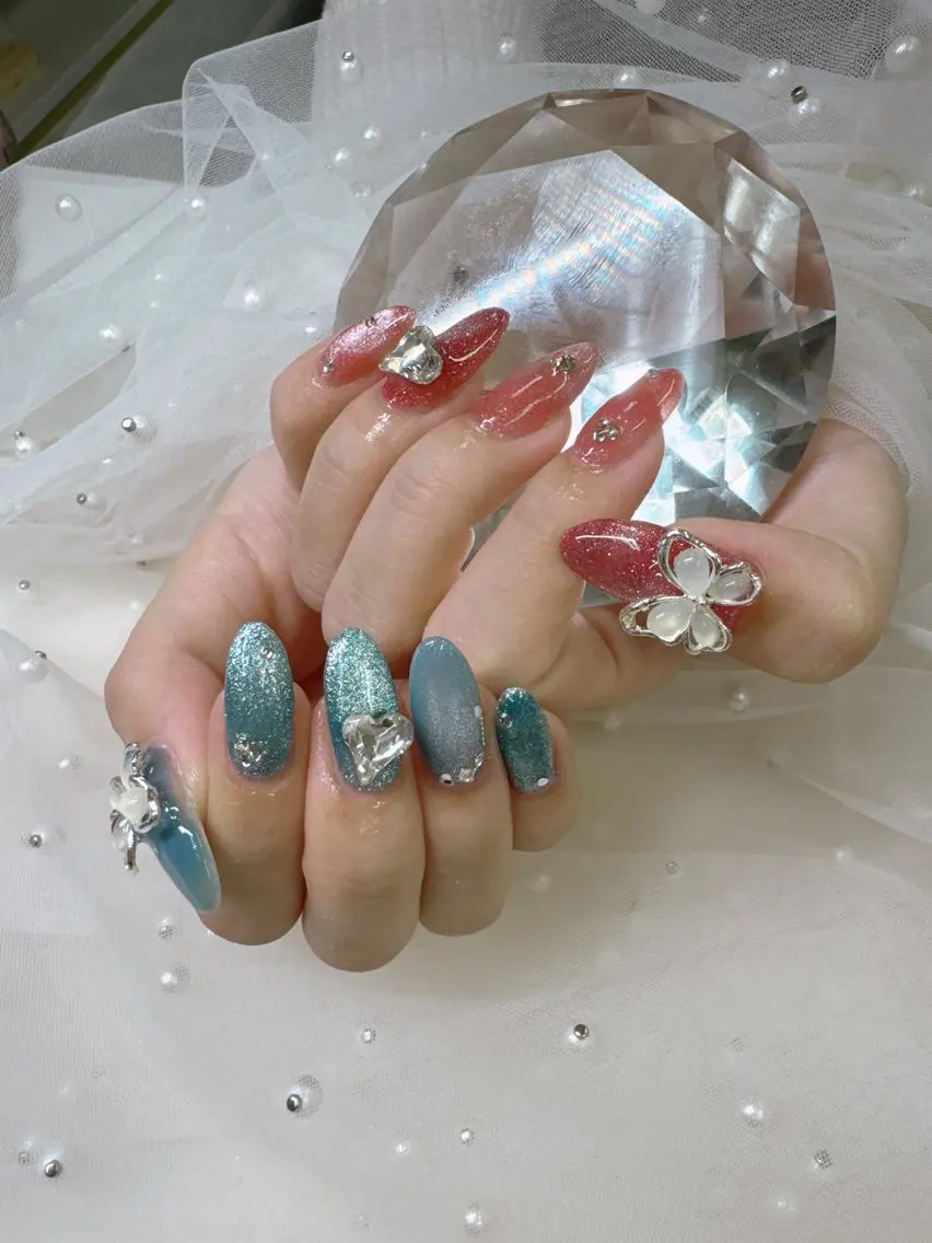 ネイル 成人式 フレンチネイル ジェルネイル ガラスフレンチ キラキラネイル ハンドネイル Queeens nailのネイルデザイン