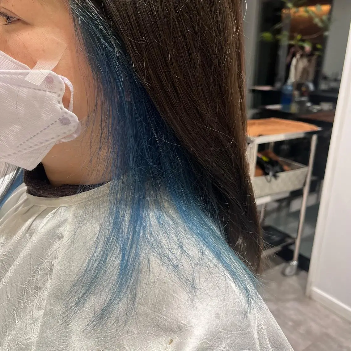 セミロング カラー ブルーカラー カンダ ケイタのヘアスタイル