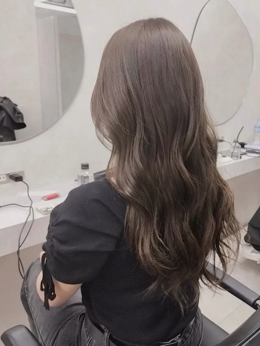 セミロング カラー ブリーチ 透明感カラー ダブルカラー ブリーチなしカラー 顔周りカット 新島 涼のヘアスタイル