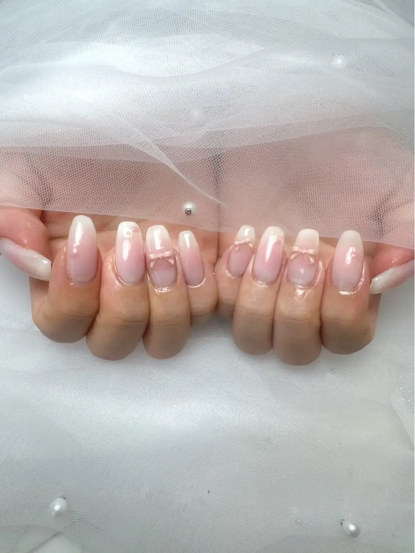 ネイル フットネイル フレンチネイル ガラスフレンチ キラキラネイル 韓国ネイル ハンドネイル Queeens nailのネイルデザイン