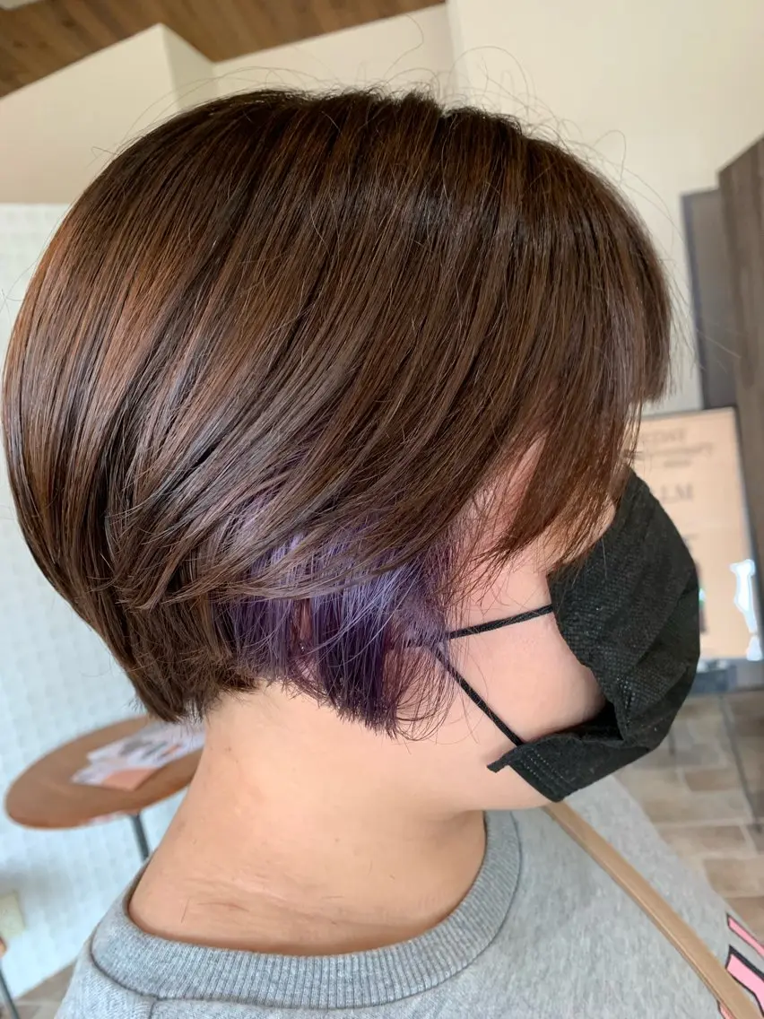 ショート カラー イヤリングカラー ショートヘア ヘアカラー トリートメント 礒谷 夏帆のヘアスタイル