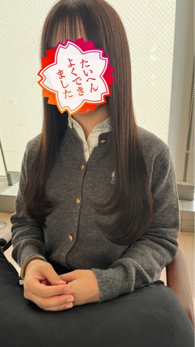 ロング ロングレイヤー 顔周りカット レイヤーカット ロング 早野太陽 ミディアムカットのヘアスタイル