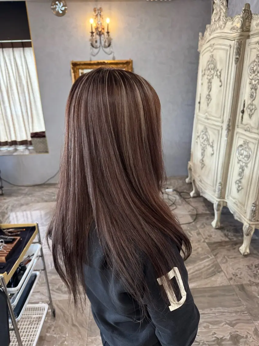 ハイライトブリーチ+AQUAダメージレスカラー（シャンプーブロー、艶トリートメント付き）の写真