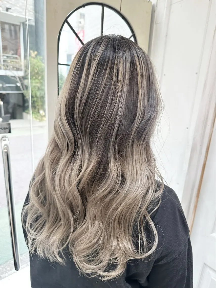 セミロング カラー バレイヤージュ ブリーチ レイヤーカット 中目黒✂︎店長✂︎ TOMOHIROのヘアスタイル