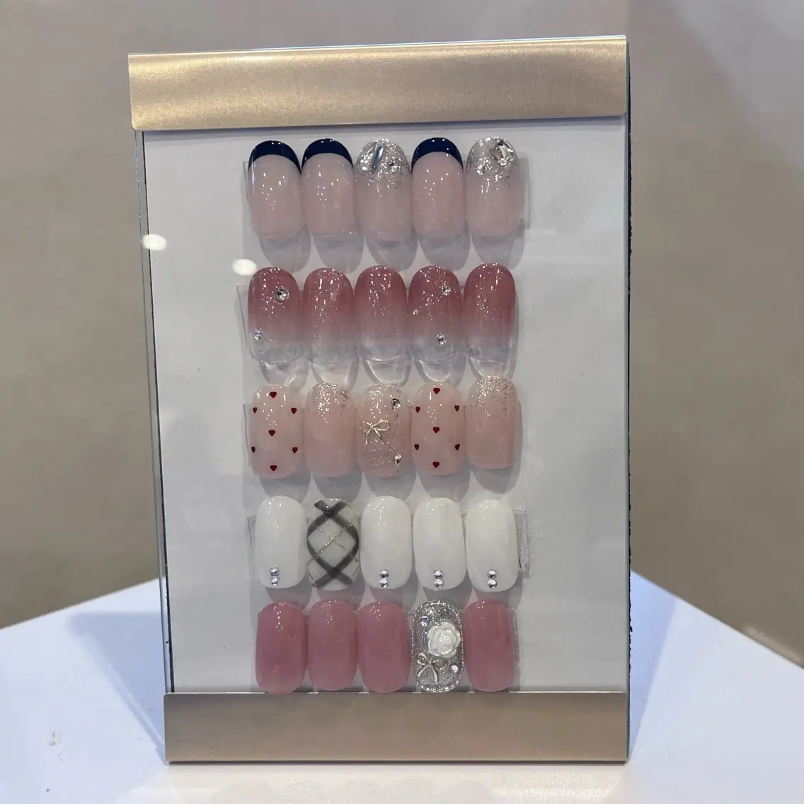 ネイル ハンドネイル NAO🐰🎀 ちゅるん⌇パラジェルのネイルデザイン