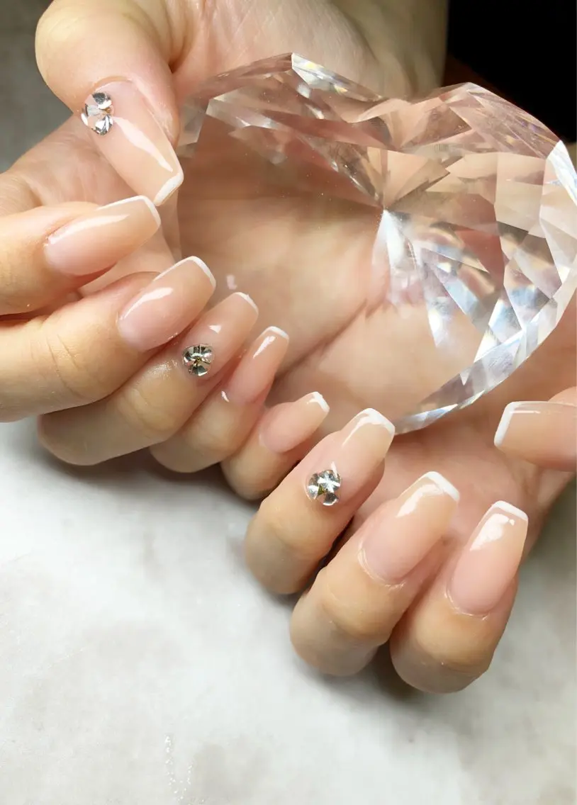 ネイル ストーンネイル Nail Salon SALUDのネイルデザイン