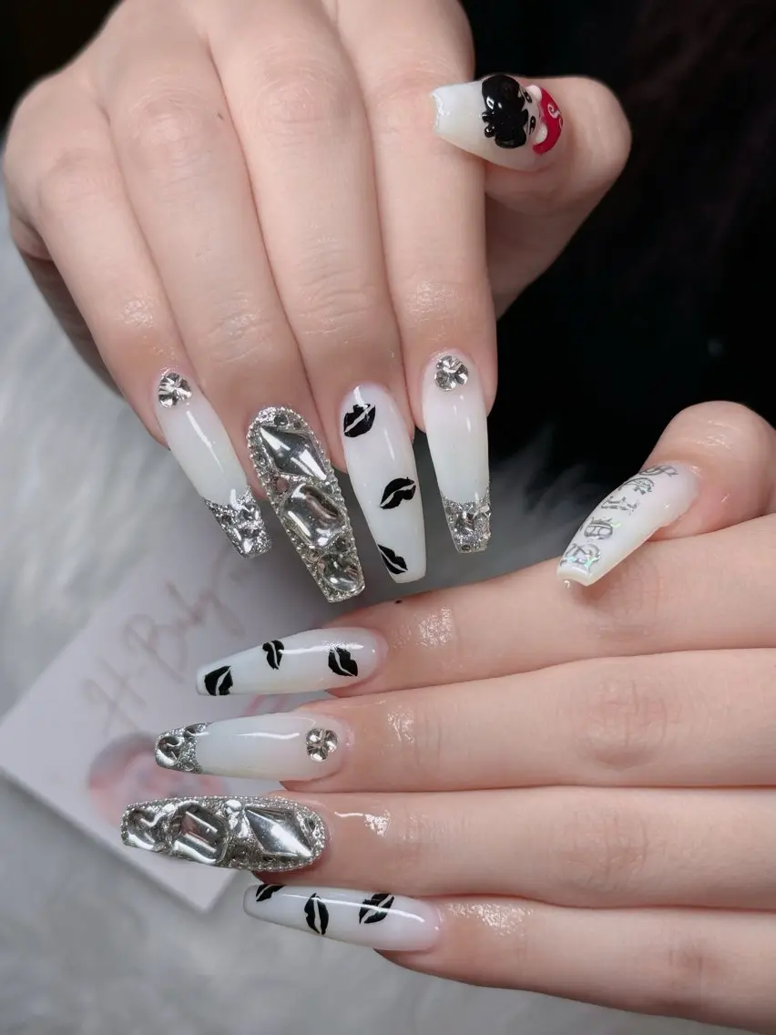 ネイル フレンチネイル ジェルネイル ガラスフレンチ ハロウィン ハート H.baby Nail Salonのネイルデザイン