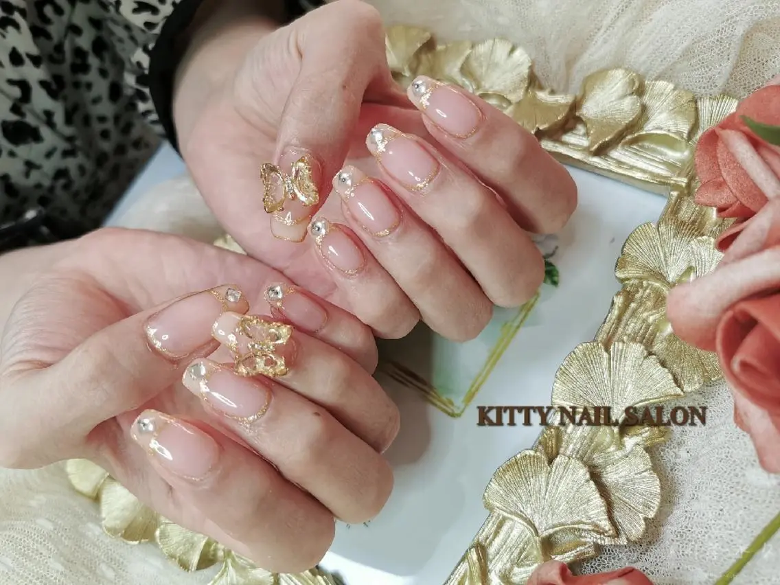 ネイル ストーンネイル kitty nail salonのネイルデザイン