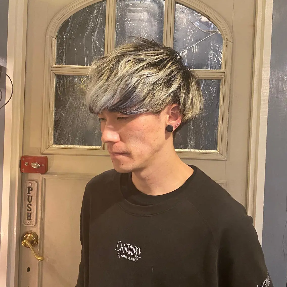 ショート カラー メンズ メンズブリーチ メンズインナーカラー ブリーチ インナーカラー シルバー カット ヘアカラー ヘッドスパ BRITS 渡辺 菜々子のヘアスタイル