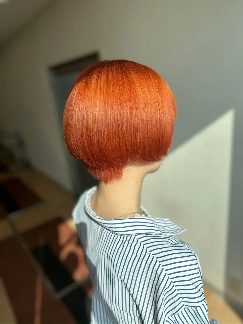 ショート R ／うる艶カラーのヘアスタイル