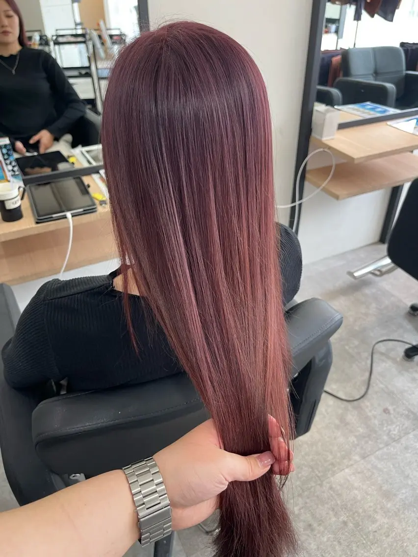 ロング カラー ピンクカラー バイオレットカラー ブリーチ縮毛矯正 LAFFYuiのヘアスタイル
