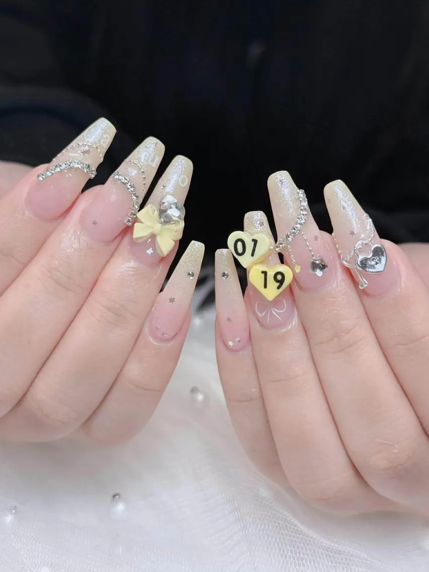ネイル オーロラネイル チークネイル 長さ出し フレンチネイル ハロウィン Lumi Shinokuboのネイルデザイン