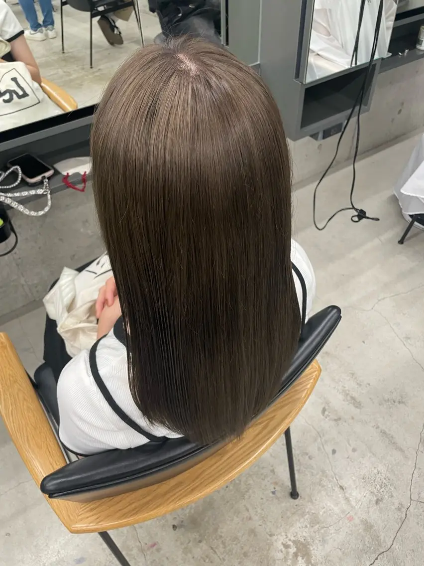 セミロング カラー インナーカラー 推し ブリーチ  髪質改善のヘアスタイル