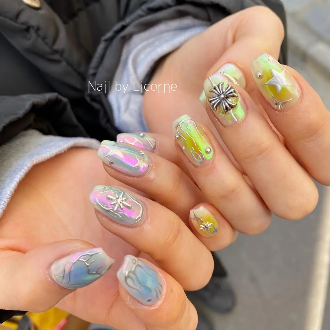 ネイル アートネイル オーロラネイル フレンチネイル 氷ネイル・うるうるネイル マグネットネイル ハンドネイル Nail by Licorneのネイルデザイン