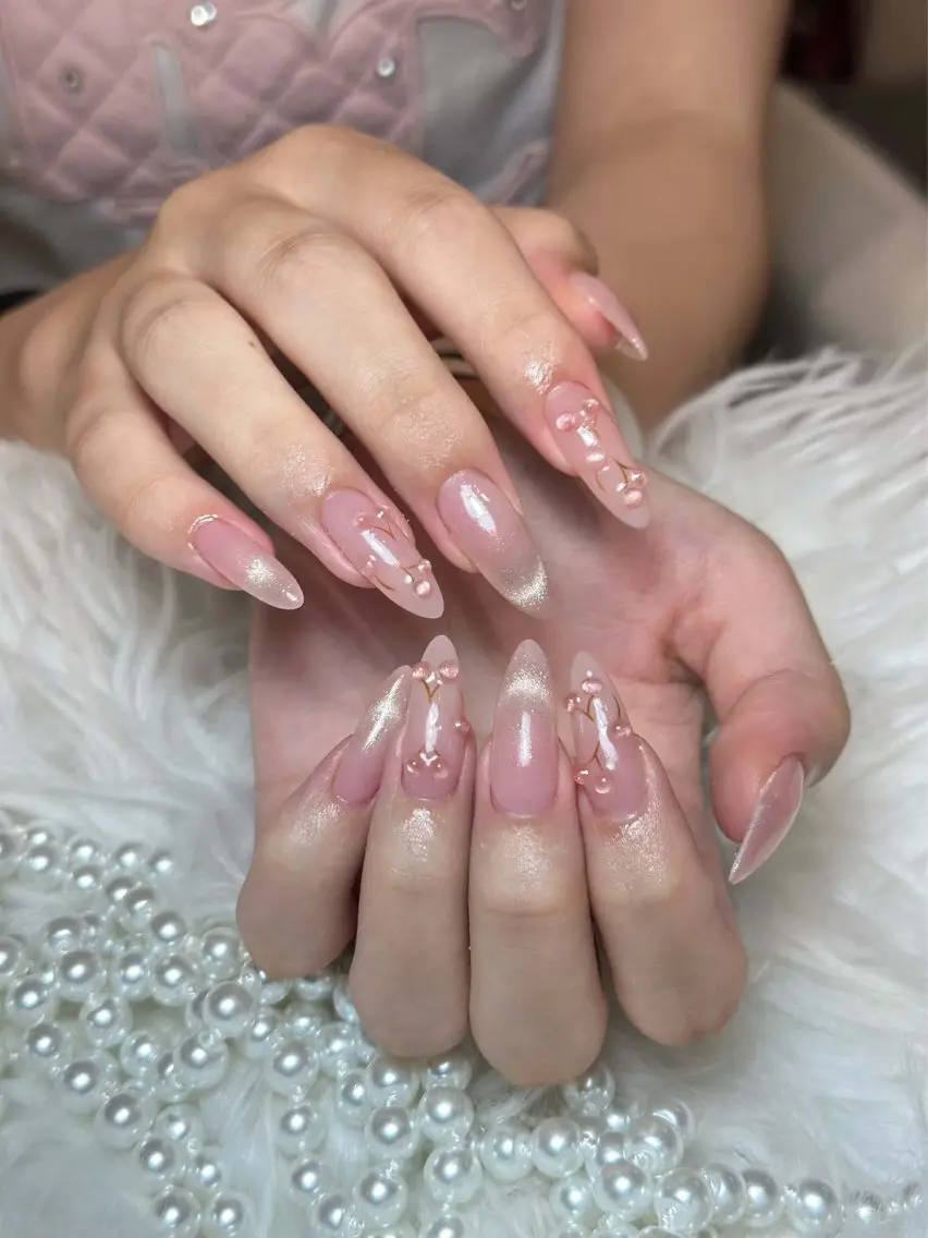 ネイル チークネイル ドット フレンチネイル グラデーション ハート ハンドネイル Eli Eli 新宿のネイルデザイン