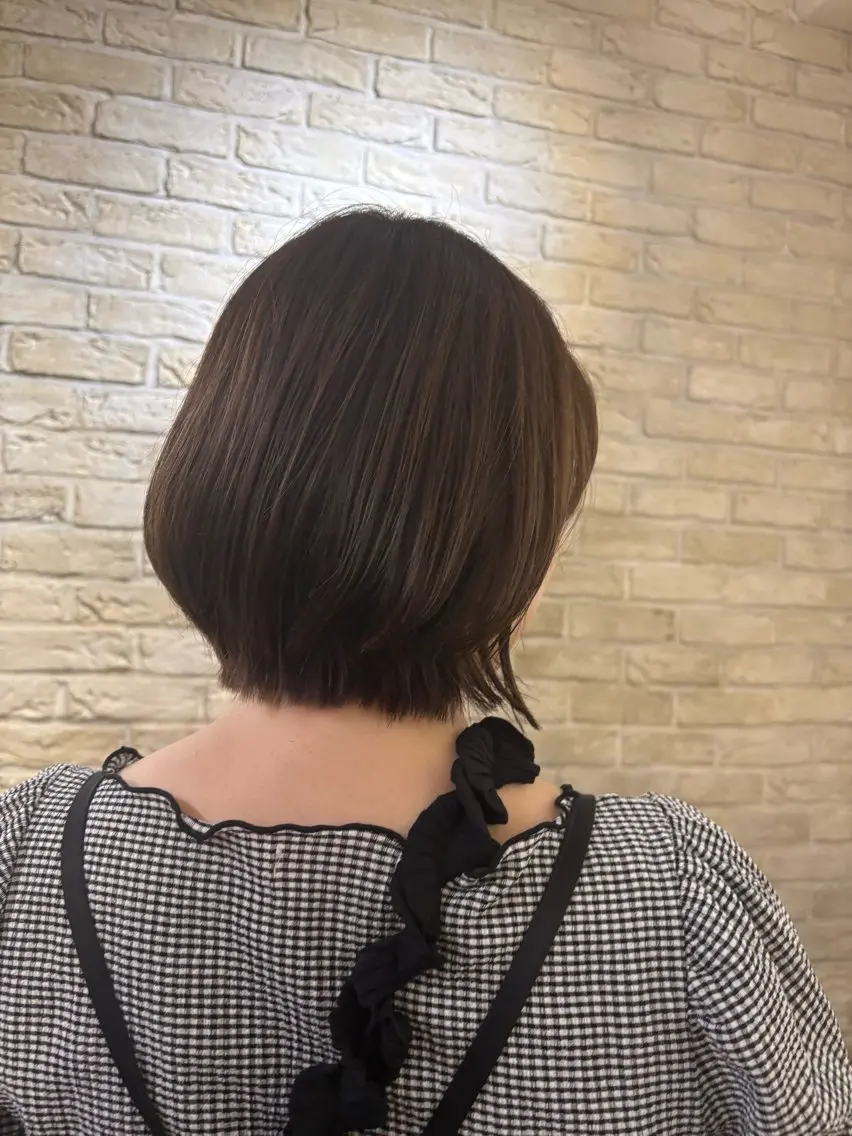 ショート ショートボブ ボブ ショートヘア 河上 麻衣/白髪ぼかしのヘアスタイル