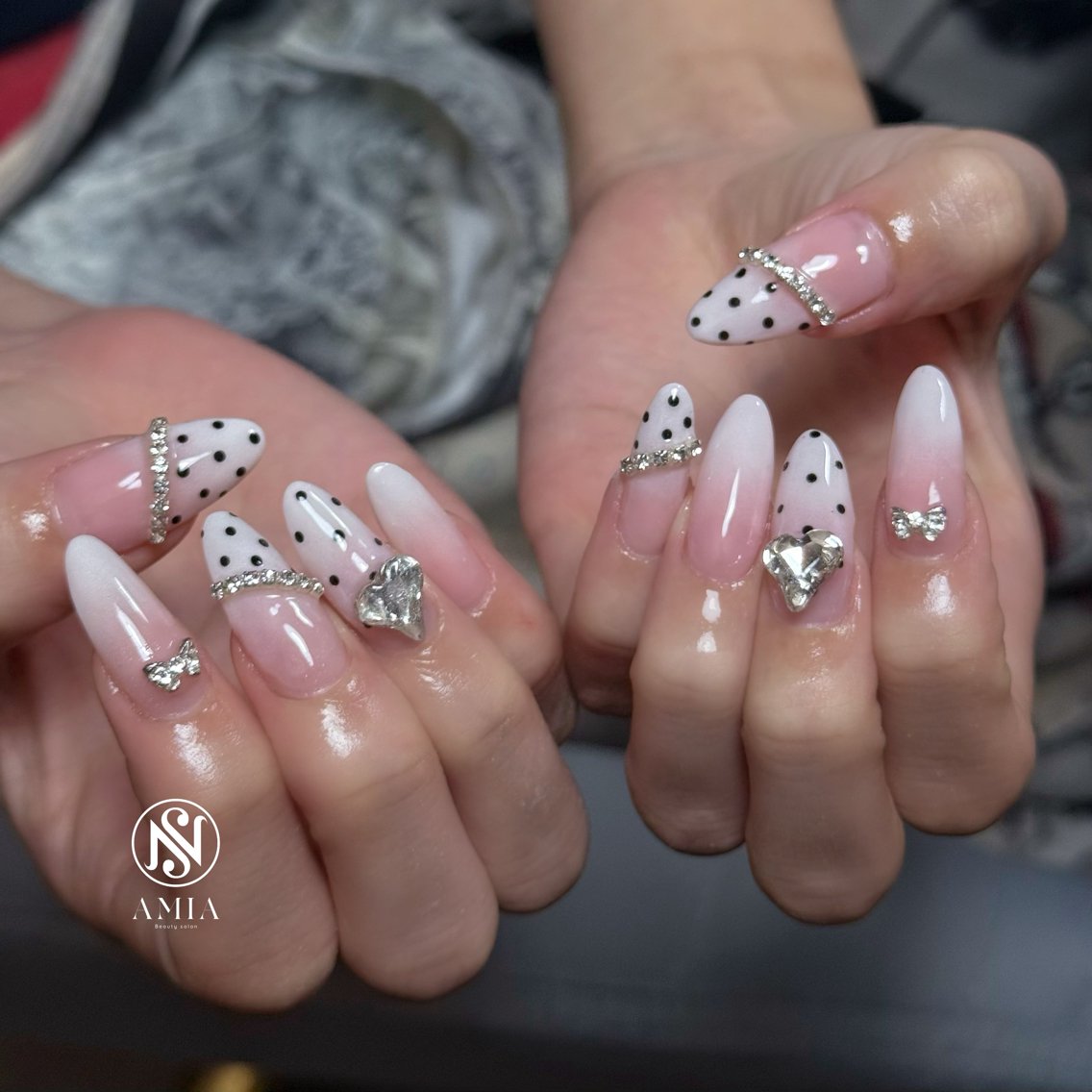 ロング ハンドネイル 🌟AMIA BEAUTY🌟のネイルデザイン
