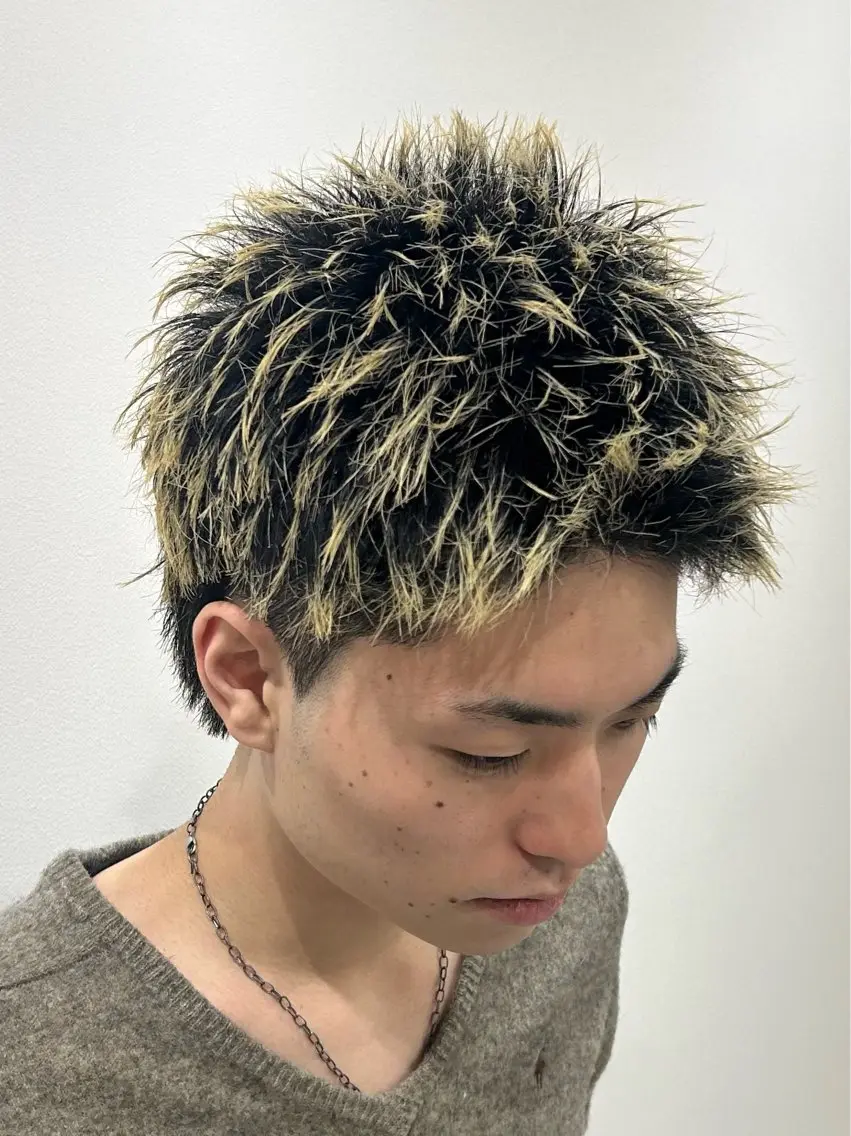 ショート パーマ メンズ スパイキーショート 刈り上げ ショートヘア 沖田 光世のヘアスタイル