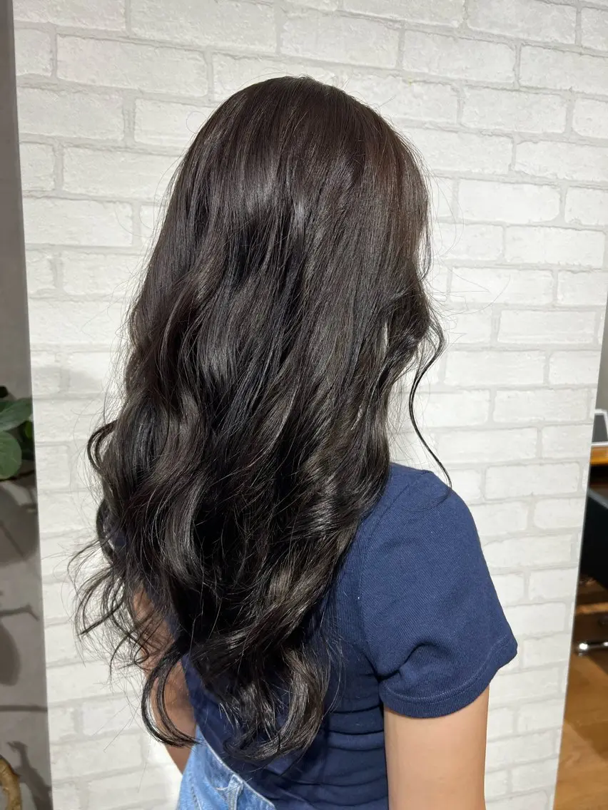 カラー アッシュ 透明感カラー ヘアカラー イリオモテ レナのヘアスタイル