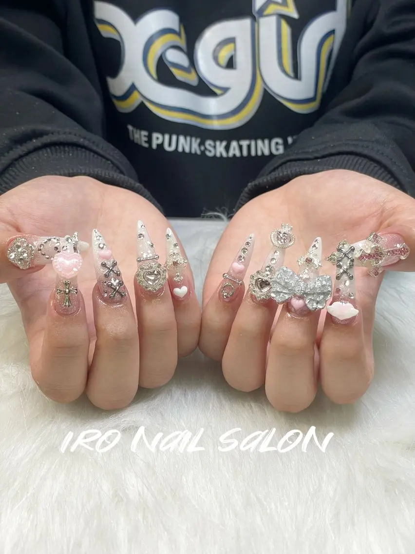 ネイル チークネイル フレンチネイル グラデーション 韓国ネイル マグネットネイル ハンドネイル IRO Nail Studioのネイルデザイン