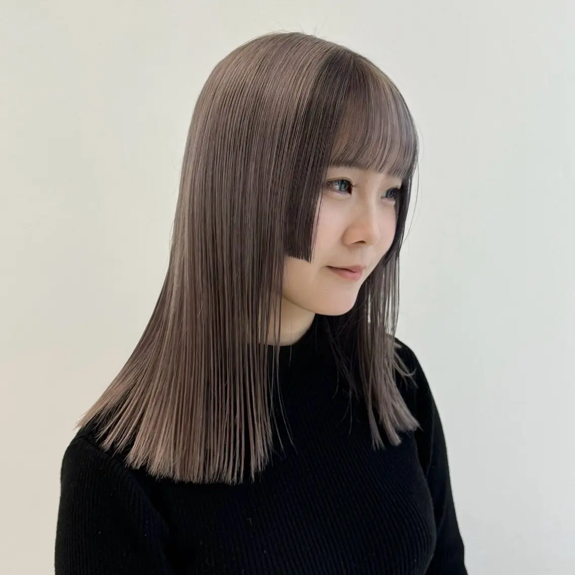 ミディアム カラー ヘアカラー トリートメント 🌼動き×透明感🩵 ハイトーン/ナナのヘアスタイル