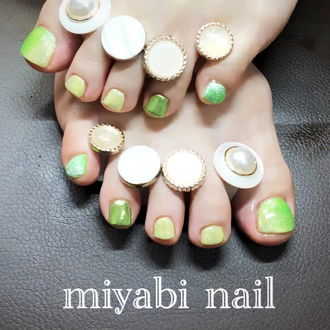 ネイル フットネイル グラデーション グリーン マグネットネイル ミラーネイル フットネイル miyabi nail 桂川駅近くのネイルデザイン