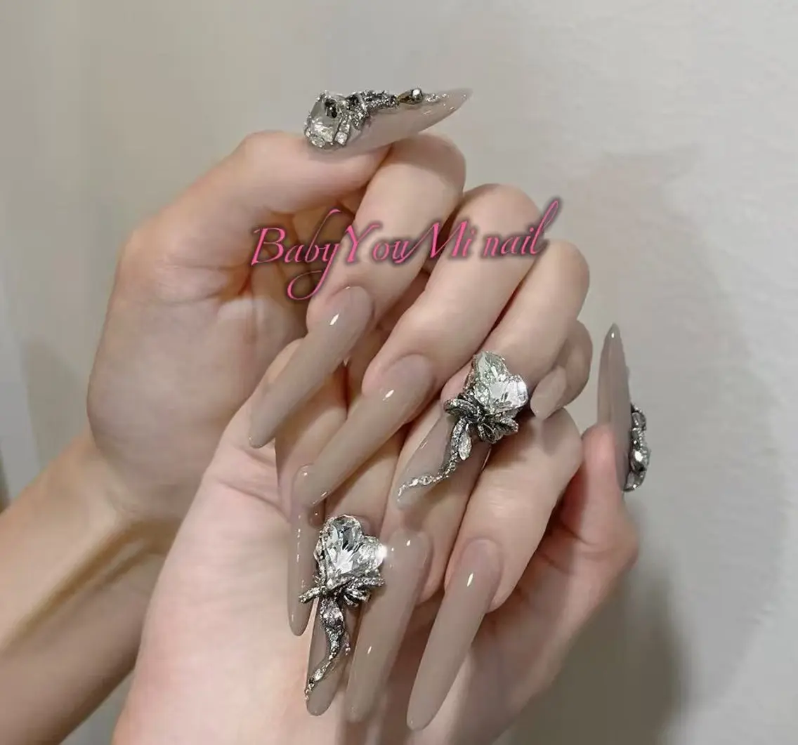 ネイル オーロラネイル フラワーネイル フットネイル フレンチネイル ジェルネイル ハンドネイル BabyYouMi nailのネイルデザイン