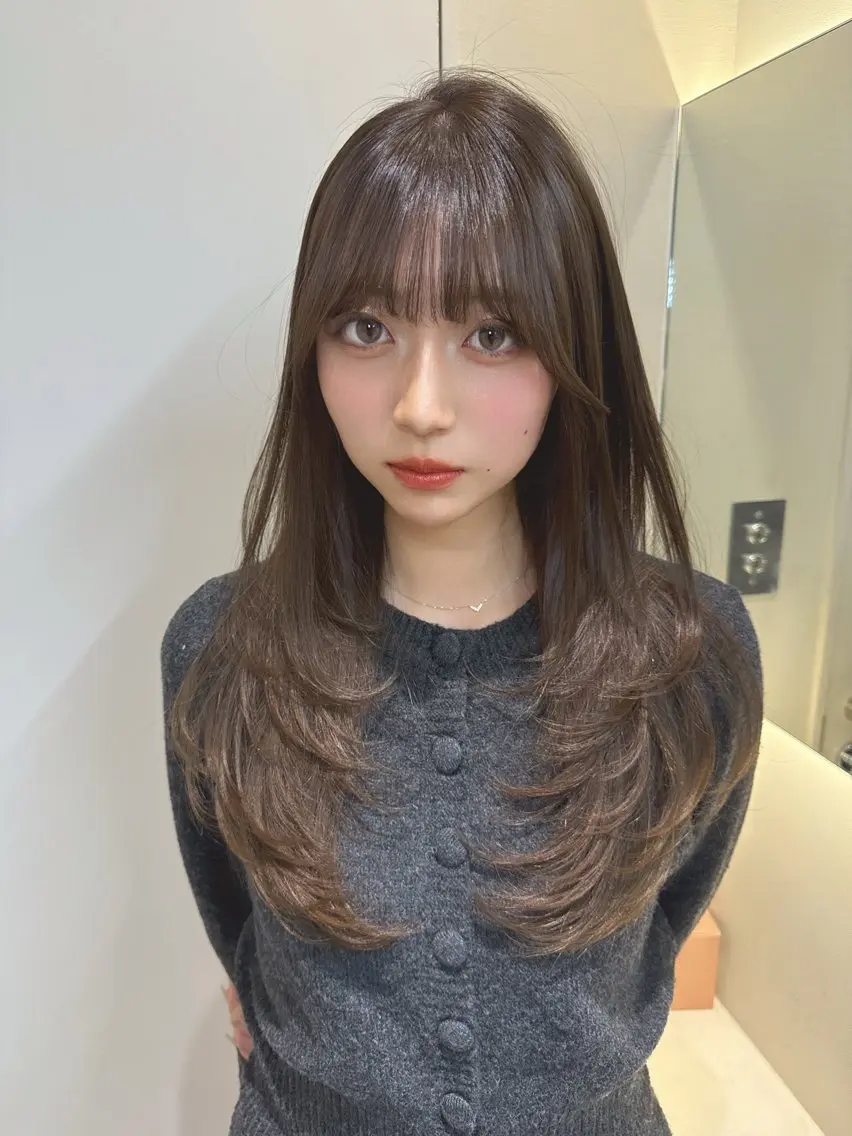 ロング カラー カット ヘアカラー トリートメント shion 透明感カラーのヘアスタイル
