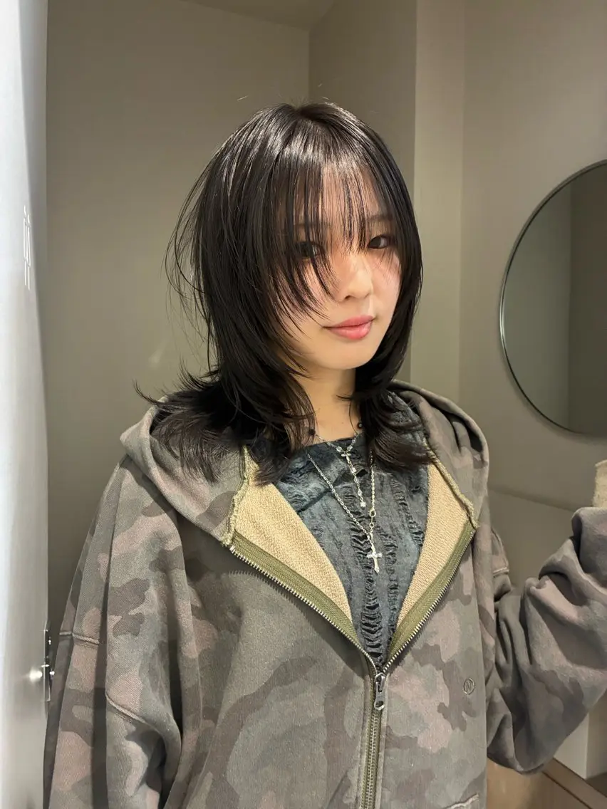 ミディアム ハッシュカット 韓国風ヘア レイヤーカット 似合わせカット 透明感カラー/オリー ブカラー/畠山大のヘアスタイル